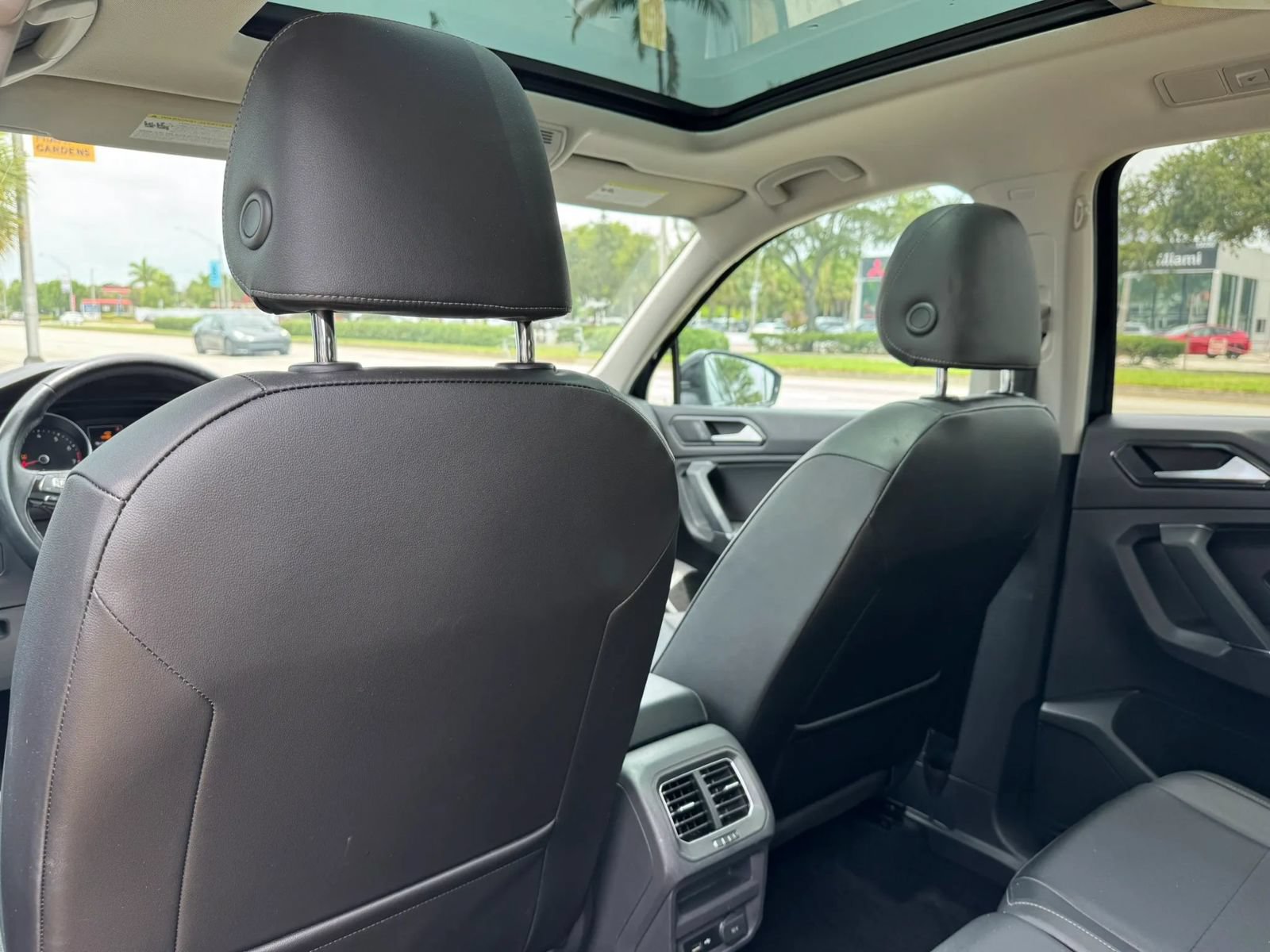 Used 2018 Volkswagen Tiguan SEL FWD image 14