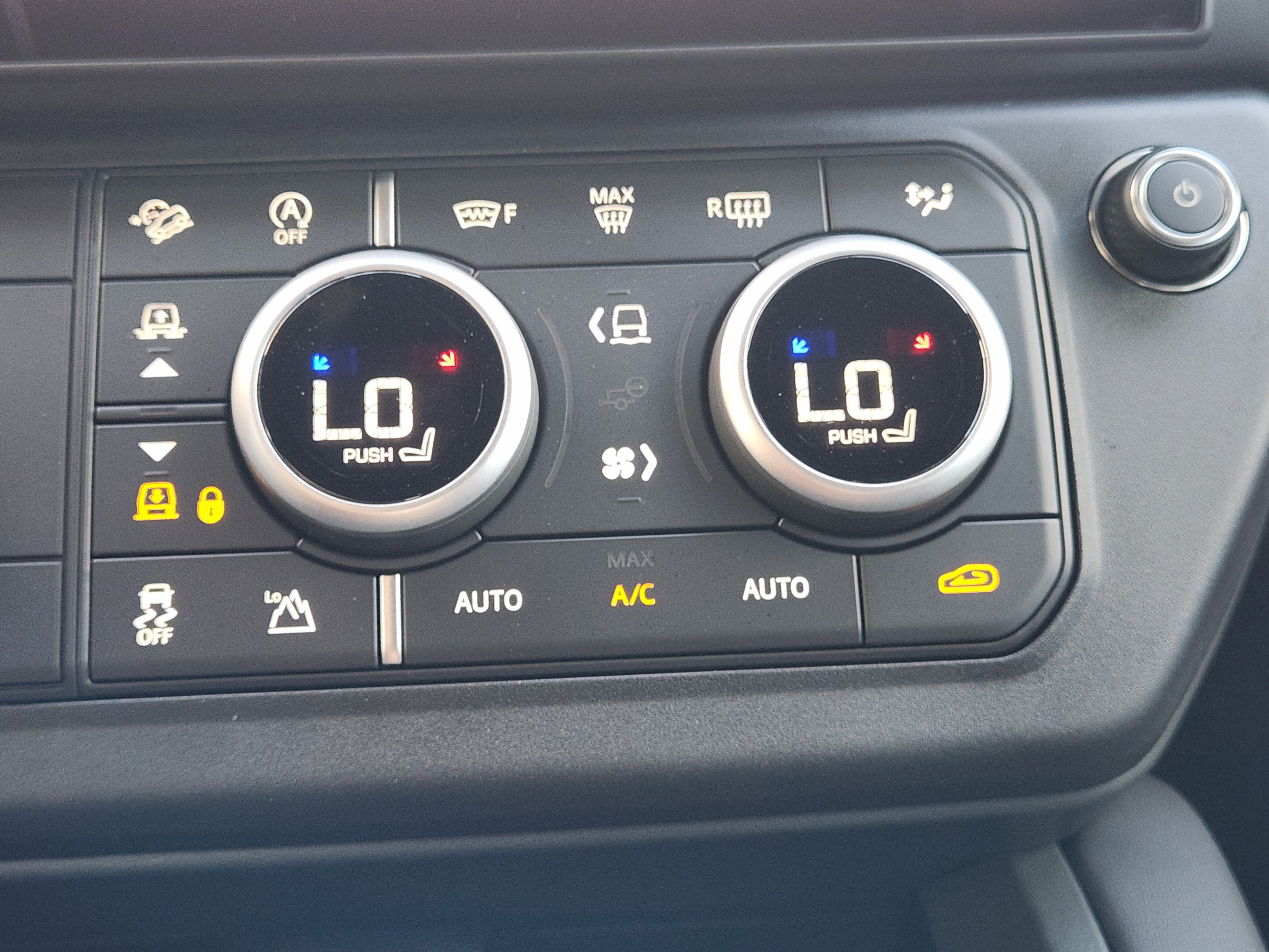 New 2026 Land Rover Defender 110 X-Dynamic SE AWD/4WD image 14