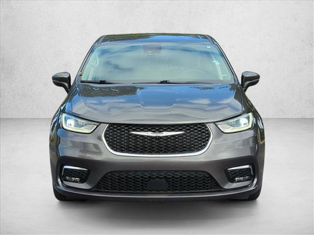 Used 2023 Chrysler Pacifica Touring-L FWD image 2