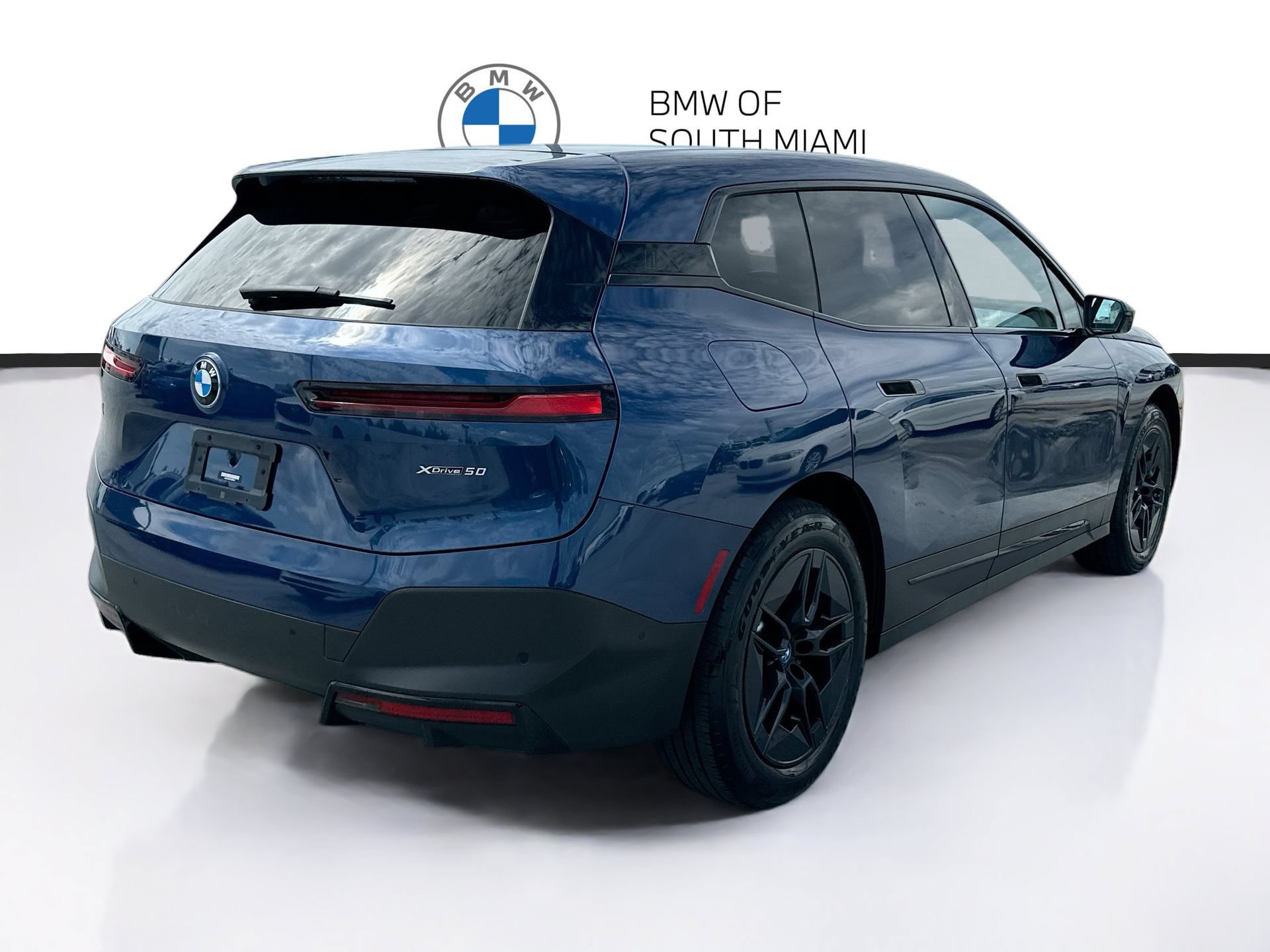Used 2023 BMW iX xDrive50 w/ Convenience Package AWD/4WD image 7
