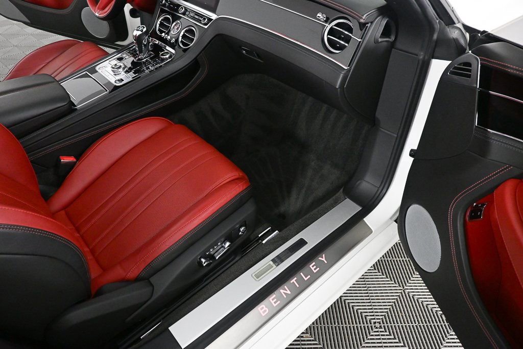 Used 2021 Bentley Continental GT V8 image 19