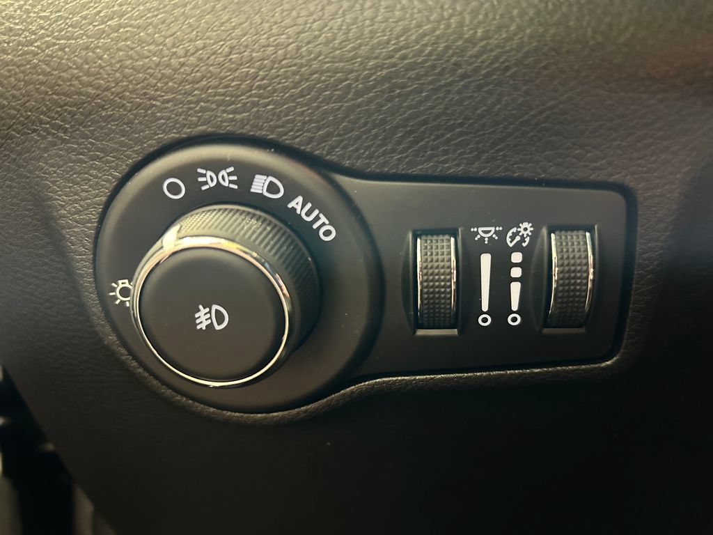 Used 2022 Jeep Compass Limited AWD/4WD image 7