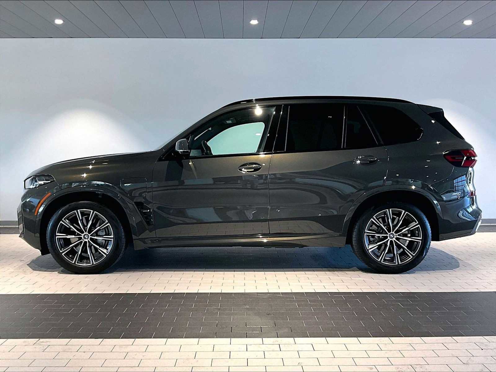 Used 2024 BMW X5 xDrive50e w/ M Sport Package image 2