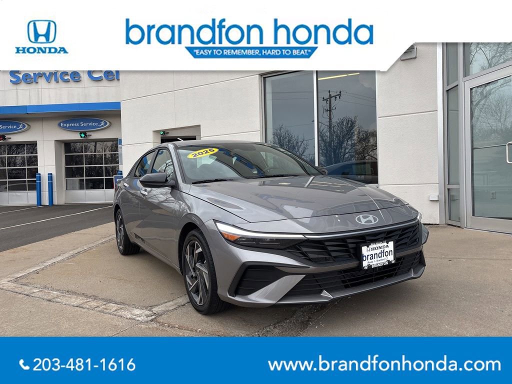 Used 2025 Hyundai Elantra SEL image 1