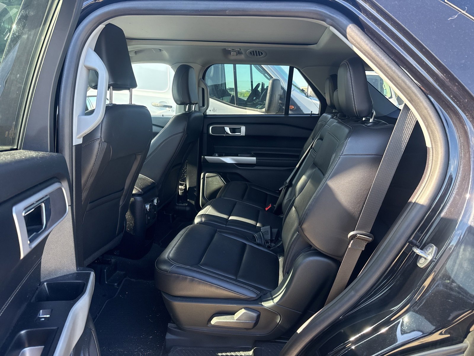 Used 2021 Ford Explorer XLT w/ Equipment Group 202A image 6