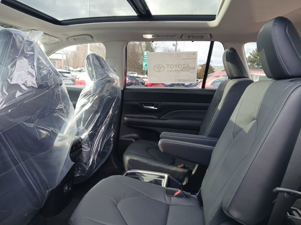 New 2026 Toyota Grand Highlander Limited image 9