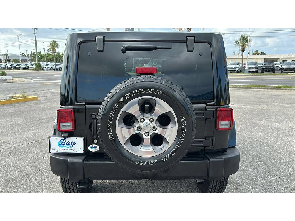 Used 2017 Jeep Wrangler Unlimited Sahara w/ Connectivity Group AWD/4WD image 4