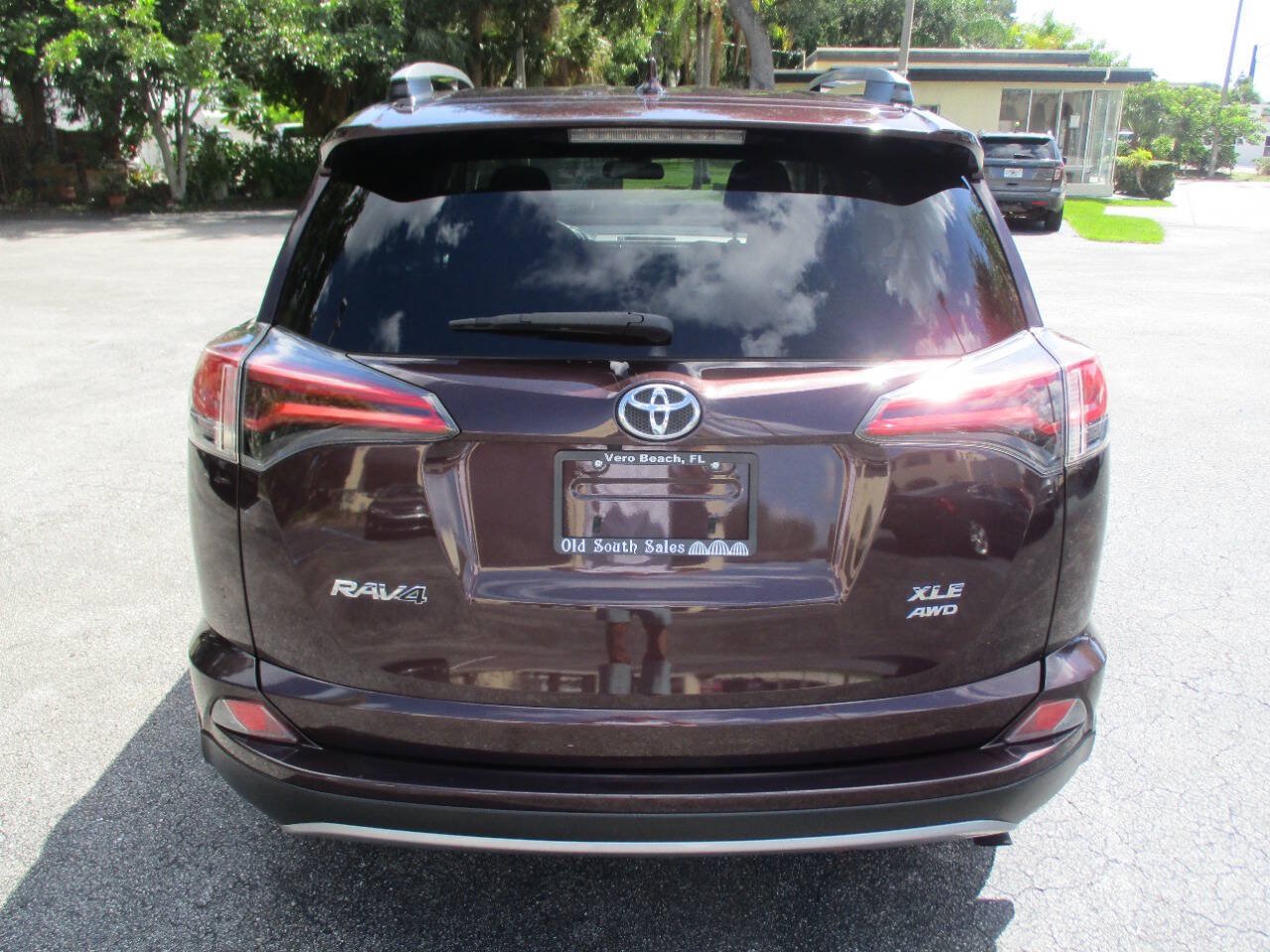 Used 2017 Toyota RAV4 XLE AWD/4WD image 7