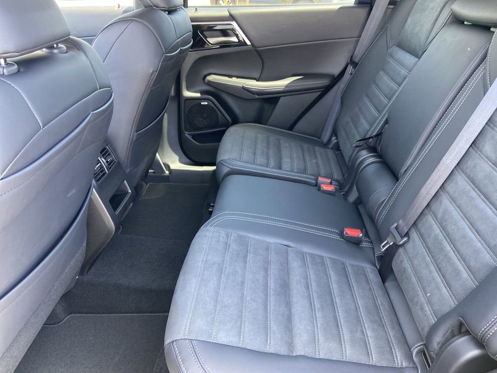 New 2026 Mitsubishi Outlander SE FWD image 21