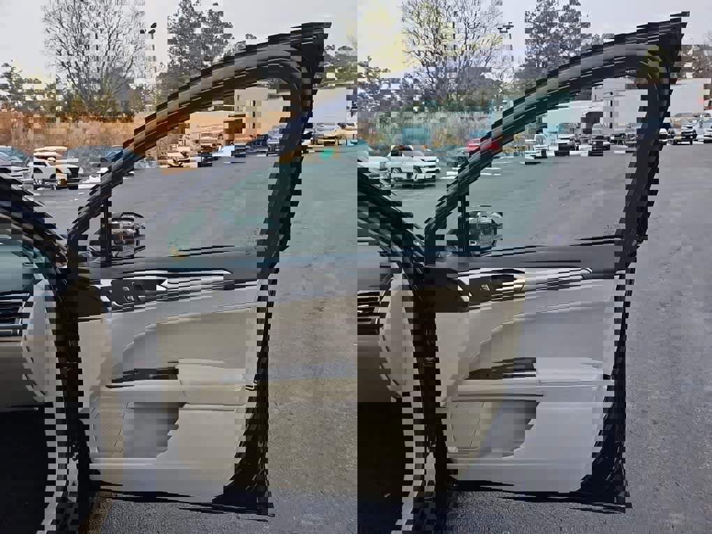 Used 2020 Ford Fusion SE image 23