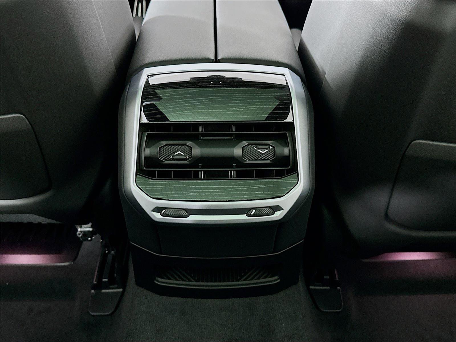 New 2026 BMW 740i xDrive w/ Premium Package image 27