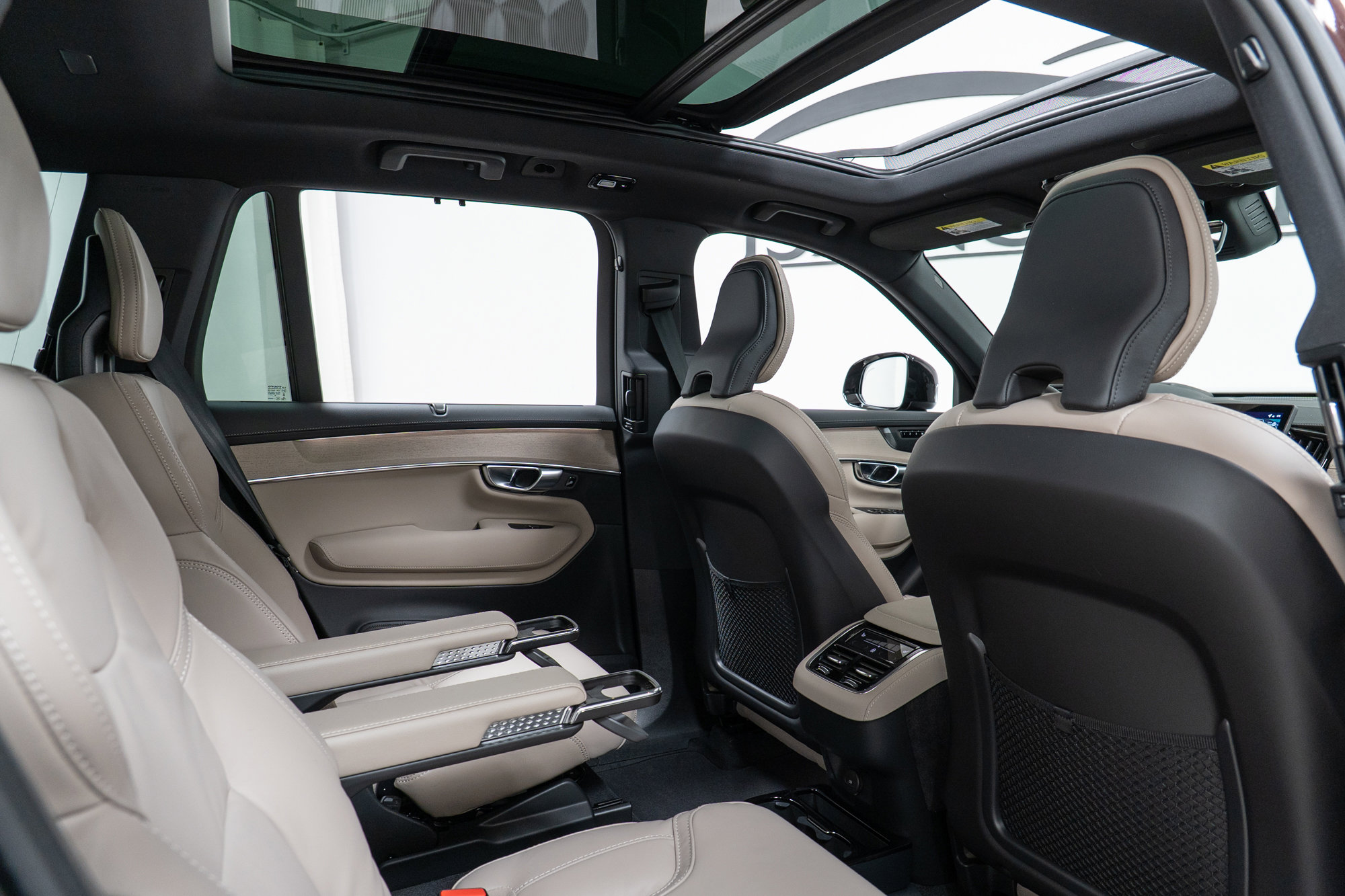 New 2026 Volvo XC90 B6 Ultra w/ Protection Package image 23