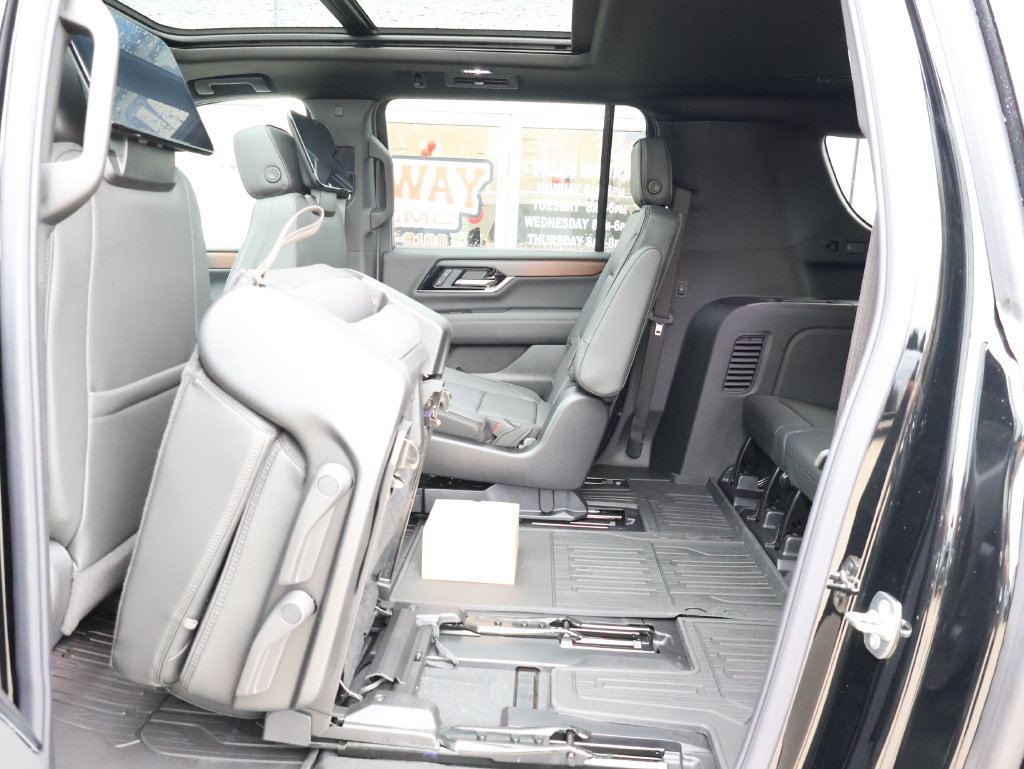 New 2026 GMC Yukon XL Denali w/ Denali Reserve Package AWD/4WD image 30