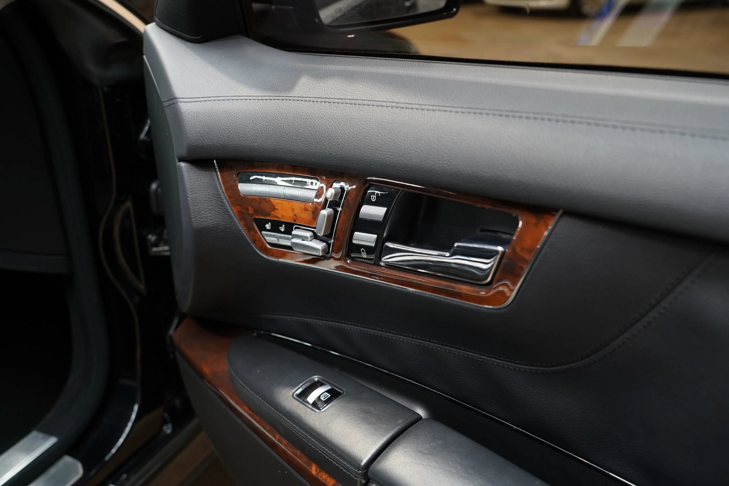 Used 2011 Mercedes-Benz CL 550 4MATIC w/ Sport Pkg Plus One image 45