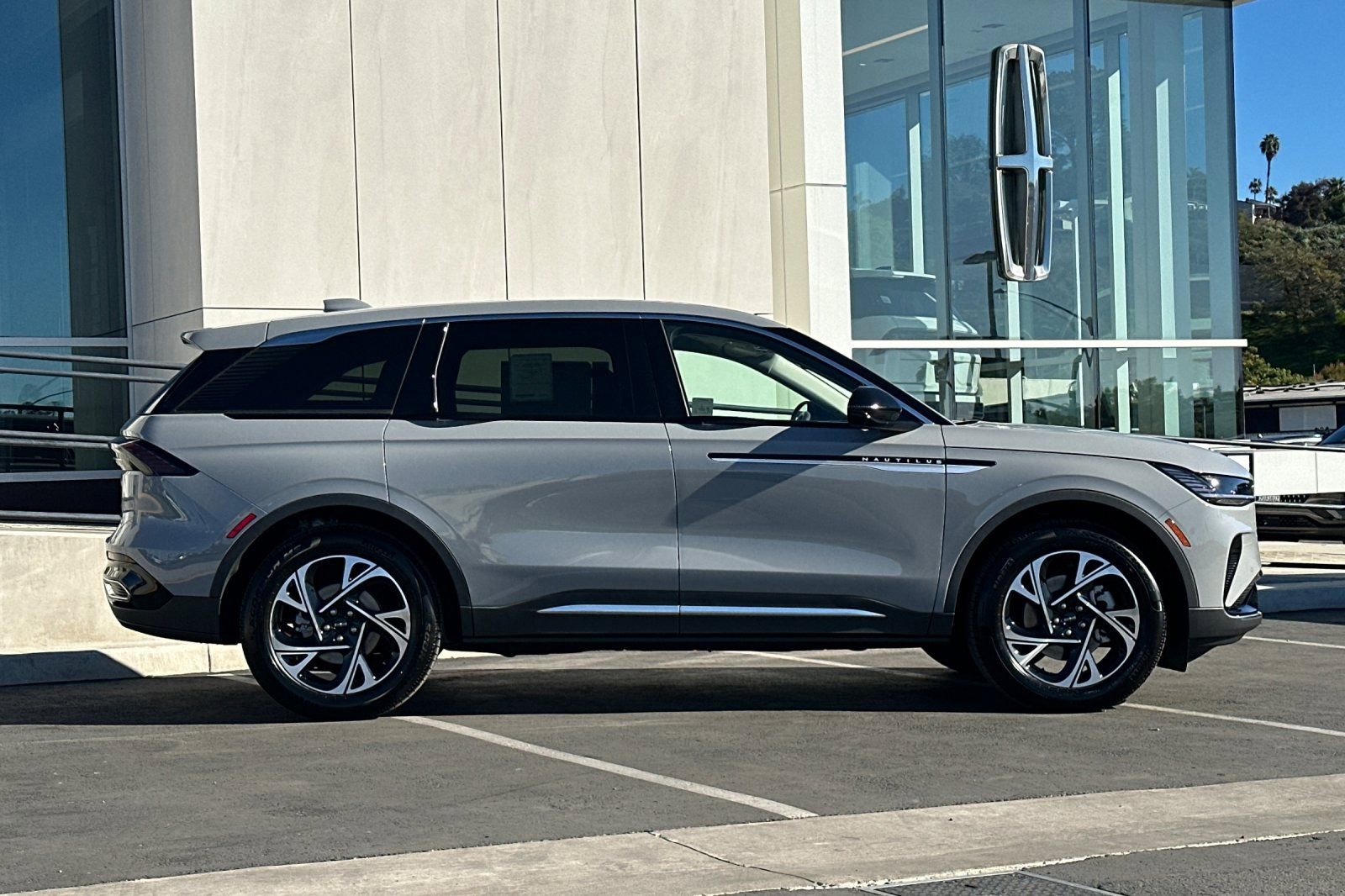 New 2026 Lincoln Nautilus Premier w/ Equipment Group 102A image 2