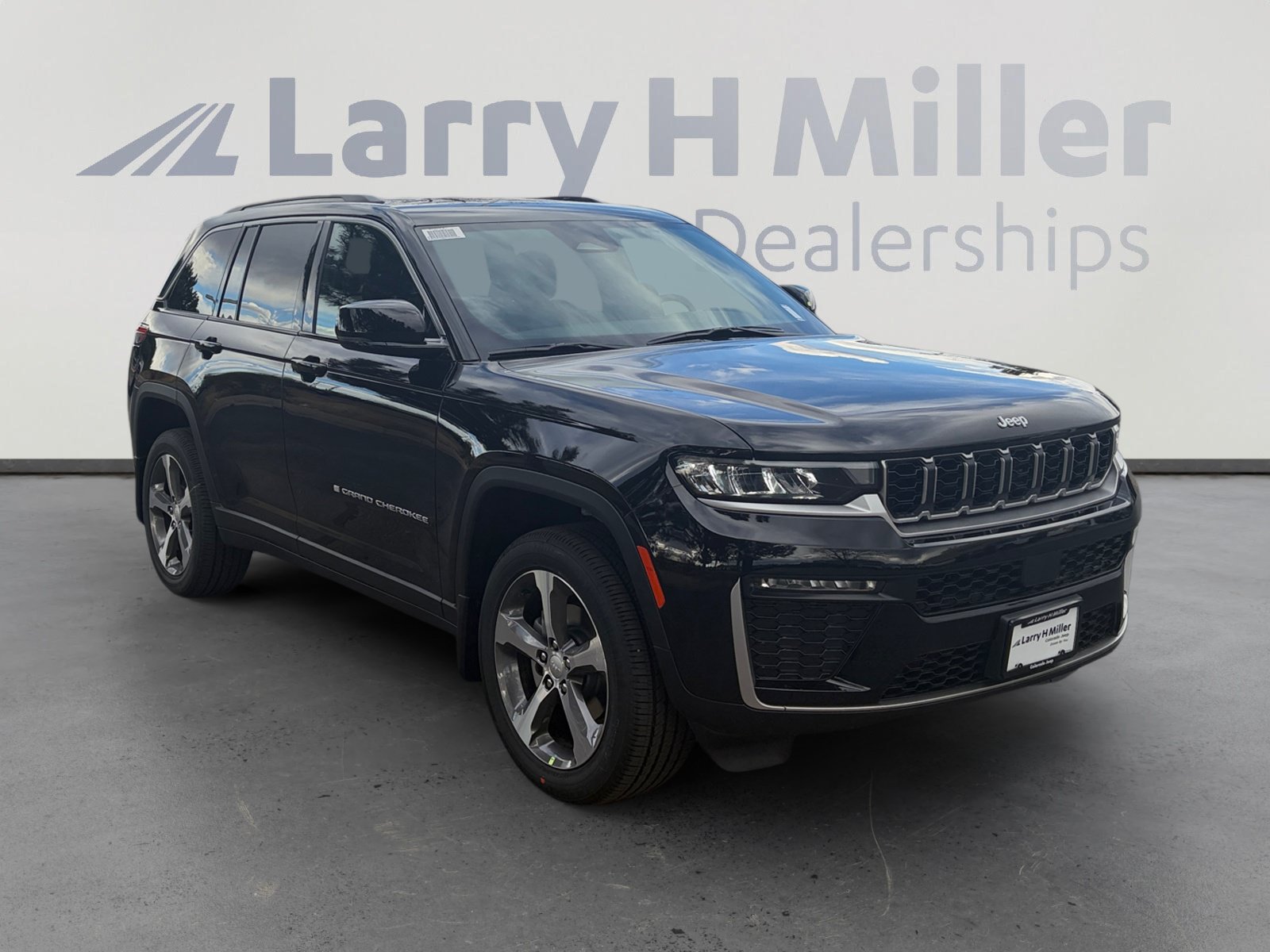 New 2026 Jeep Grand Cherokee Limited w/ Trailer Tow Package AWD/4WD image 7