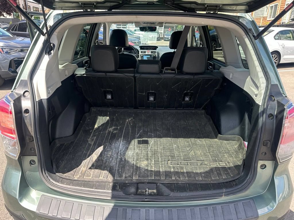 Used 2017 Subaru Forester 2.5i Touring AWD/4WD image 8
