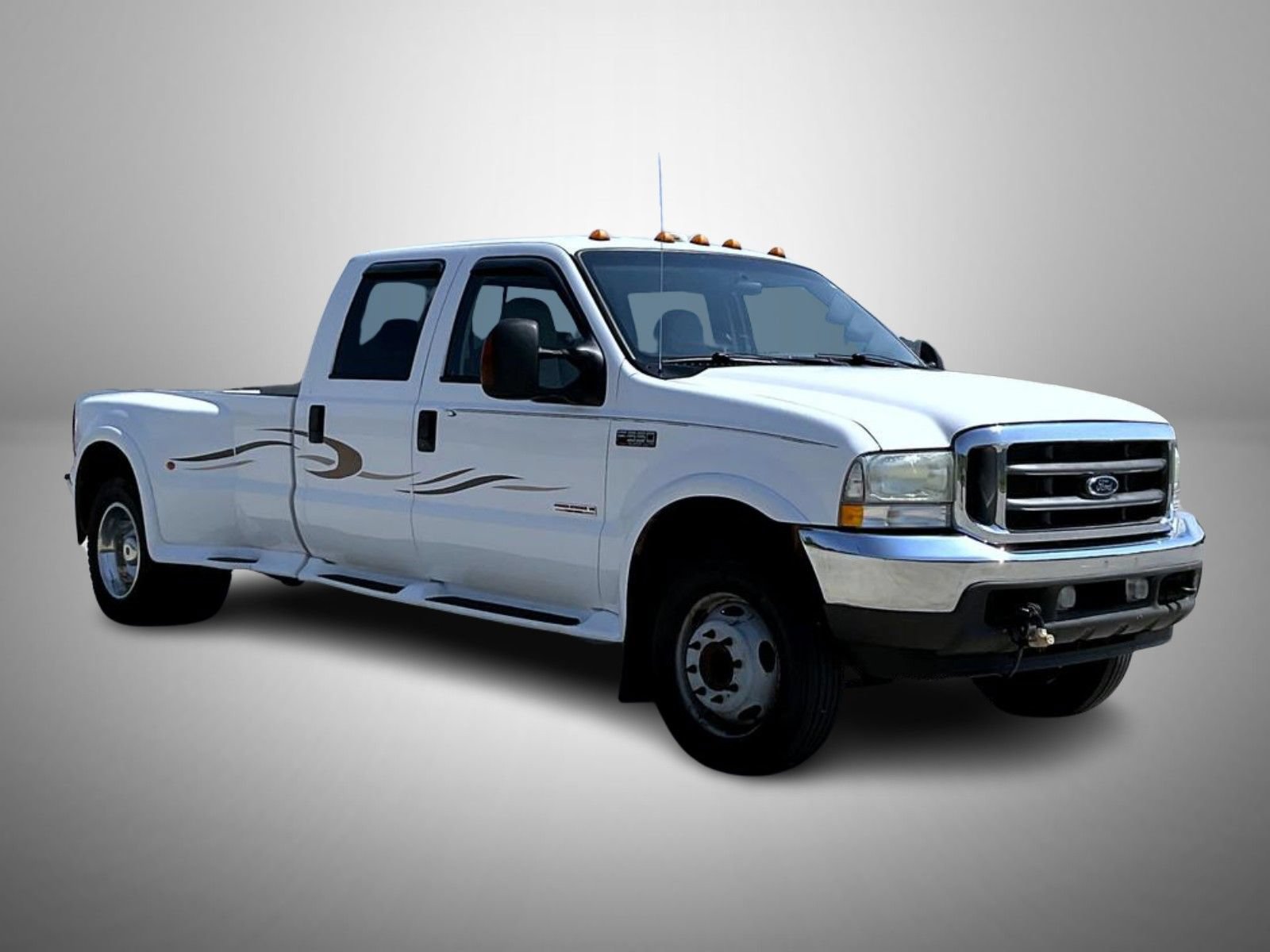 Used 2004 Ford F550 2WD Crew Cab Super Duty image 3