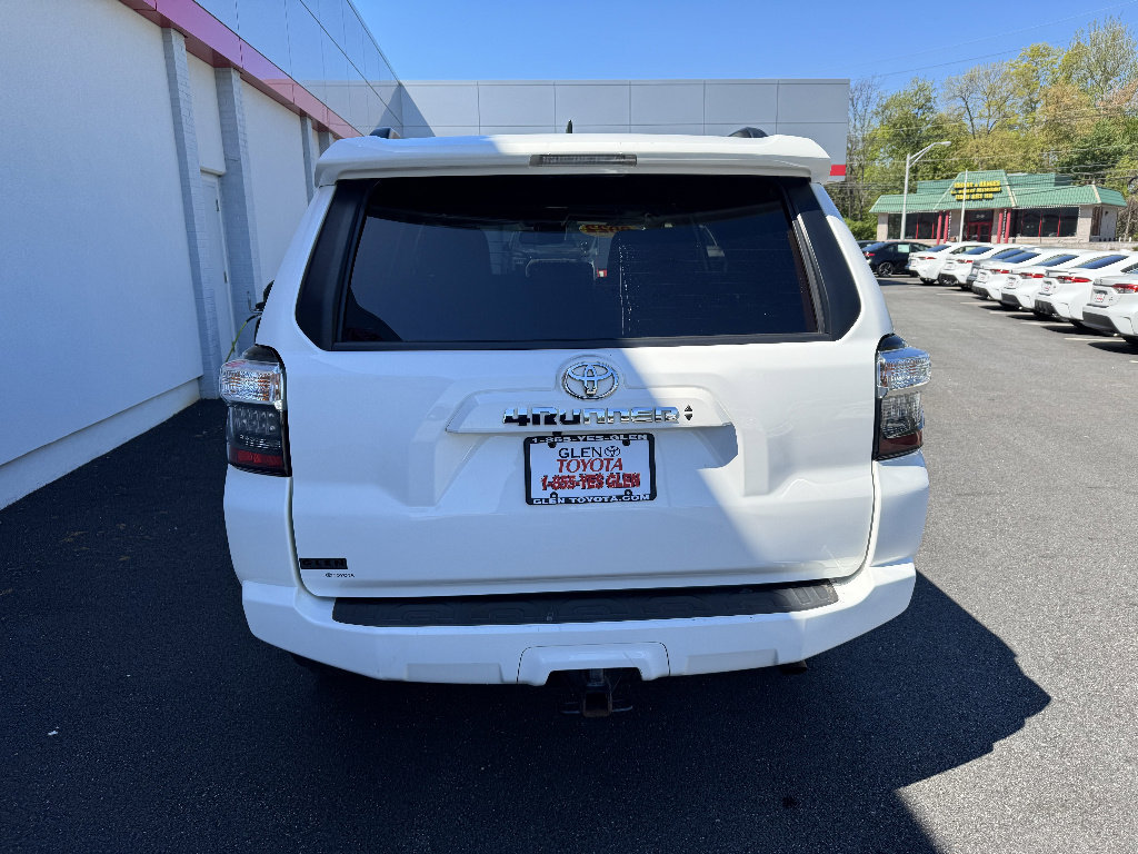 Used 2022 Toyota 4Runner SR5 Premium w/ Moonroof Package AWD/4WD image 6