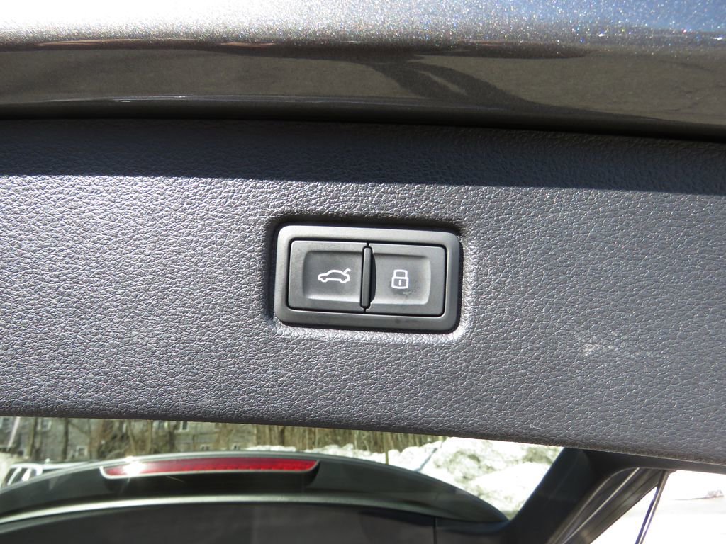 Used 2020 Audi Q7 3.0T Premium w/ Convenience Package image 19