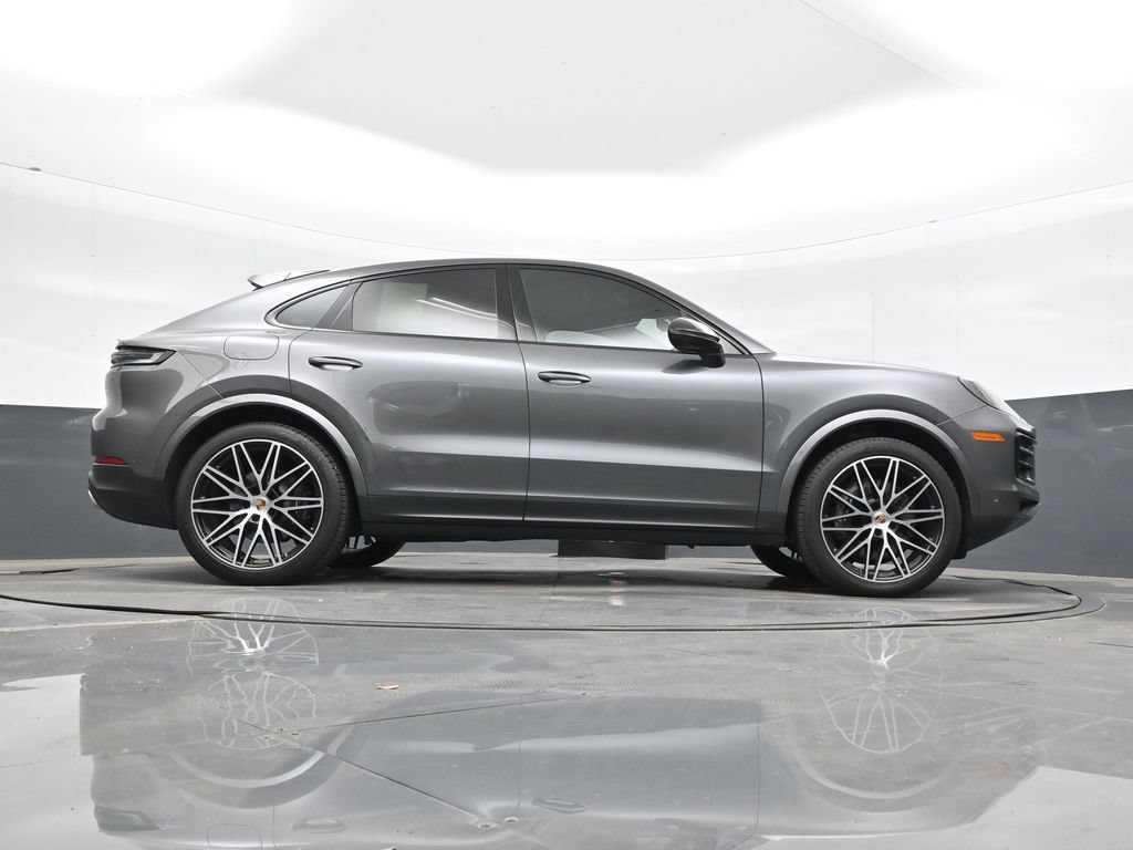 Certified 2025 Porsche Cayenne Coupe AWD/4WD image 39