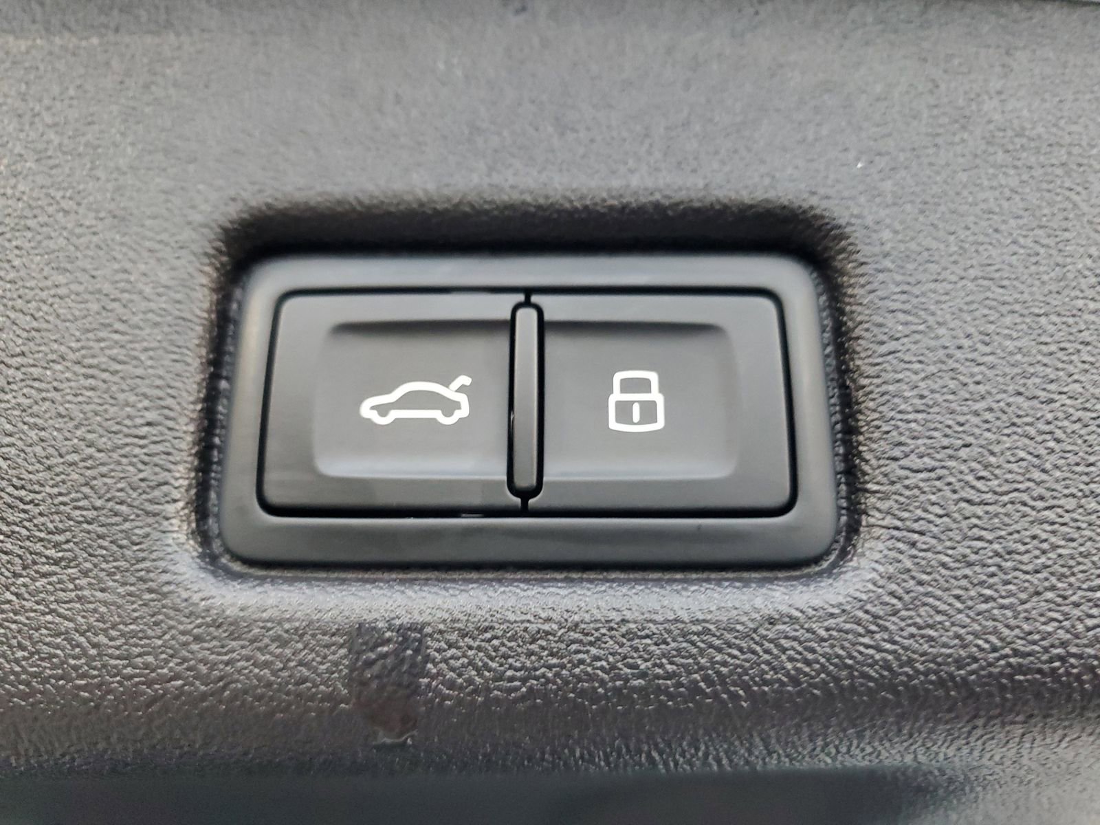 Used 2025 Audi Q5 Premium w/ Convenience Package image 10