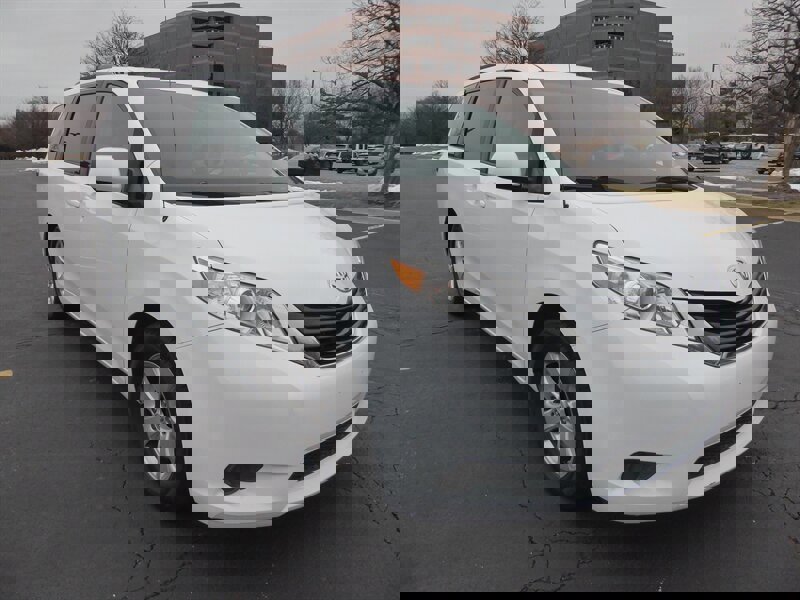 Used 2014 Toyota Sienna LE