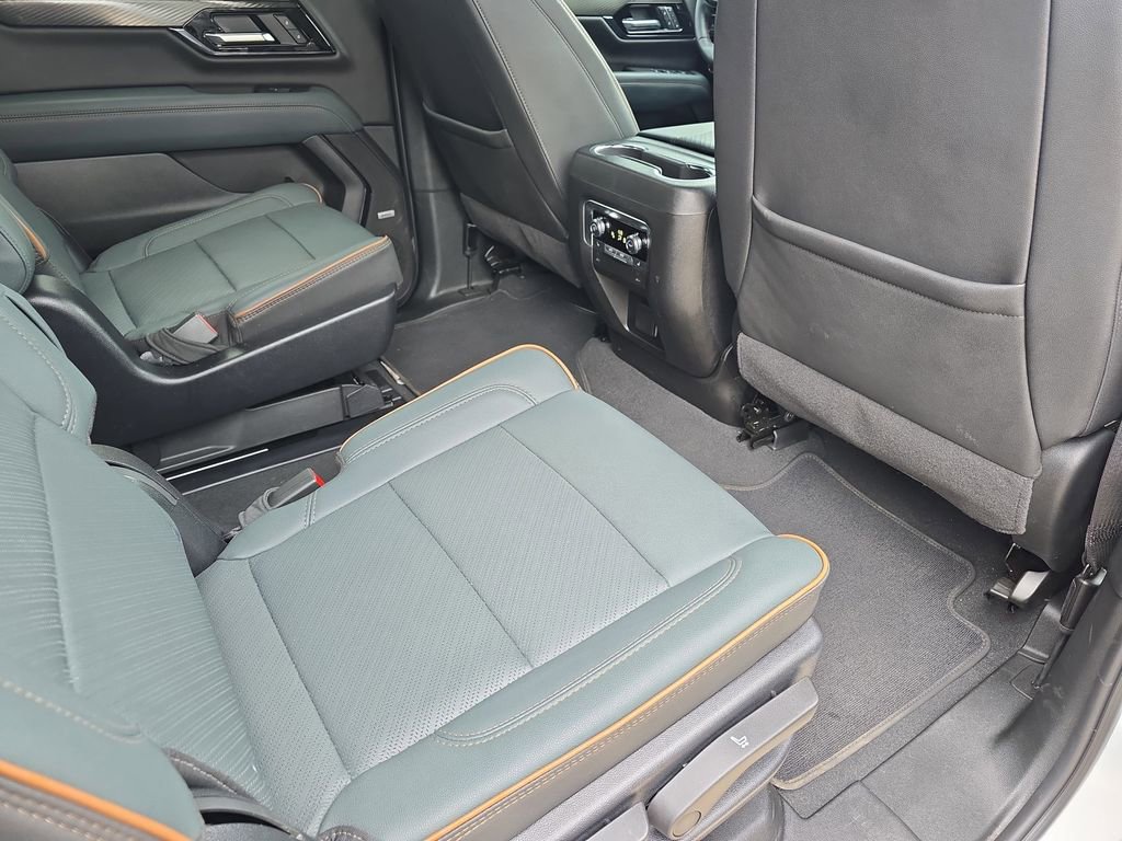 Used 2025 GMC Yukon XL AT4 w/ AT4 Premium Package AWD/4WD image 11
