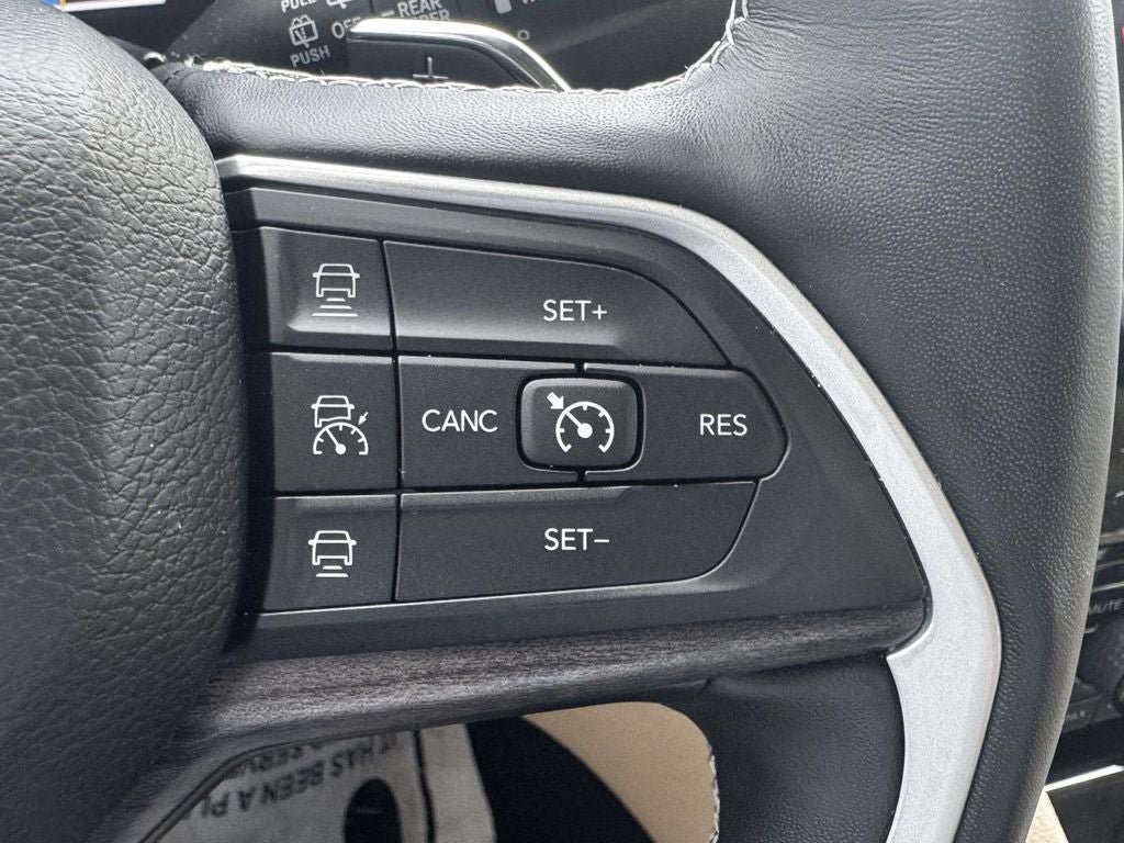 Used 2022 Jeep Grand Cherokee L Limited AWD/4WD image 17