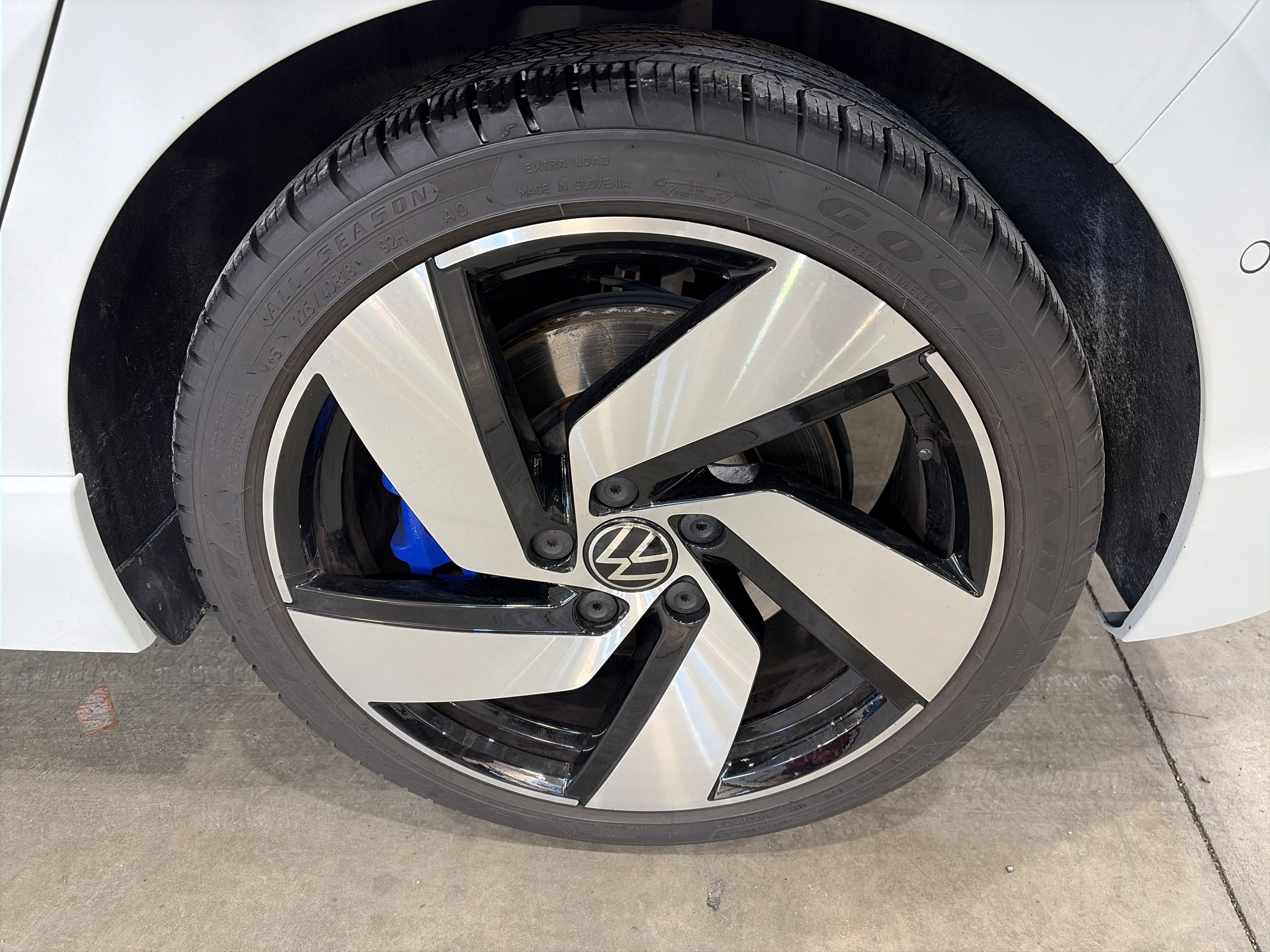 Certified 2024 Volkswagen Golf R image 17