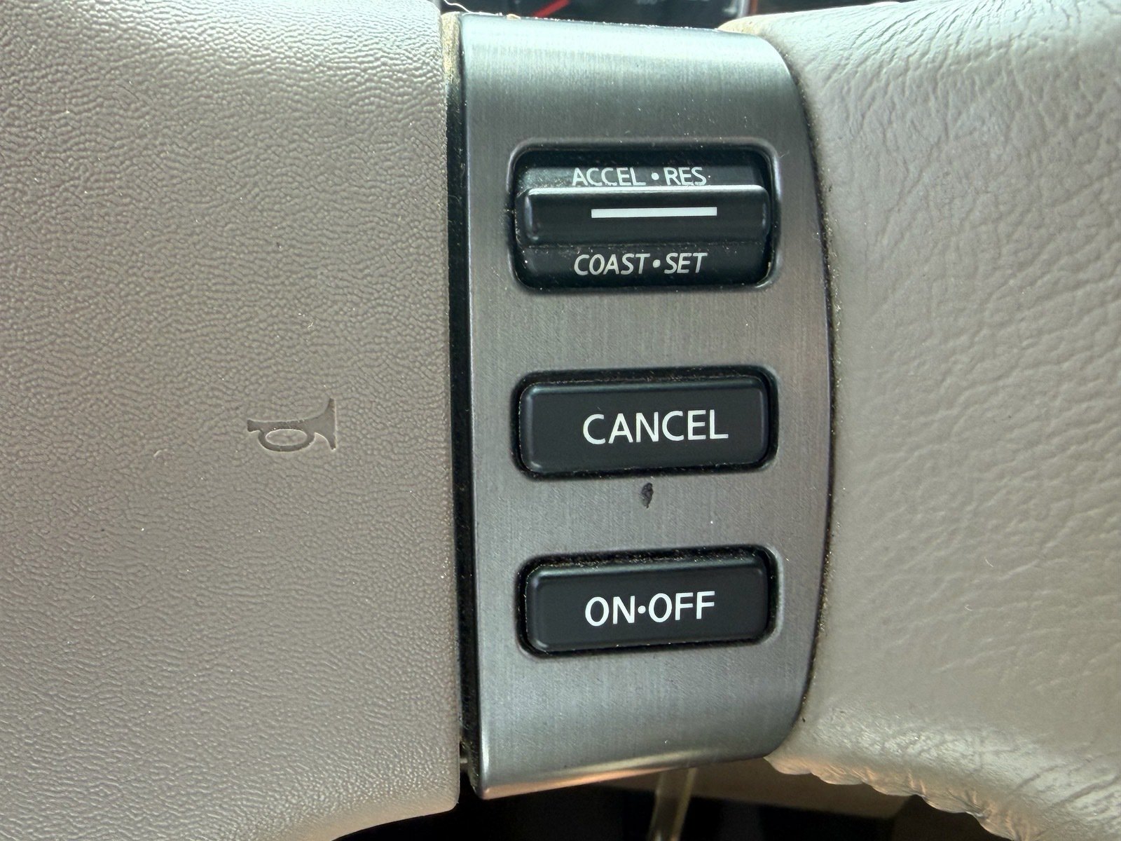 Used 2011 Nissan Titan SV w/ SV Value Truck Pkg AWD/4WD image 25