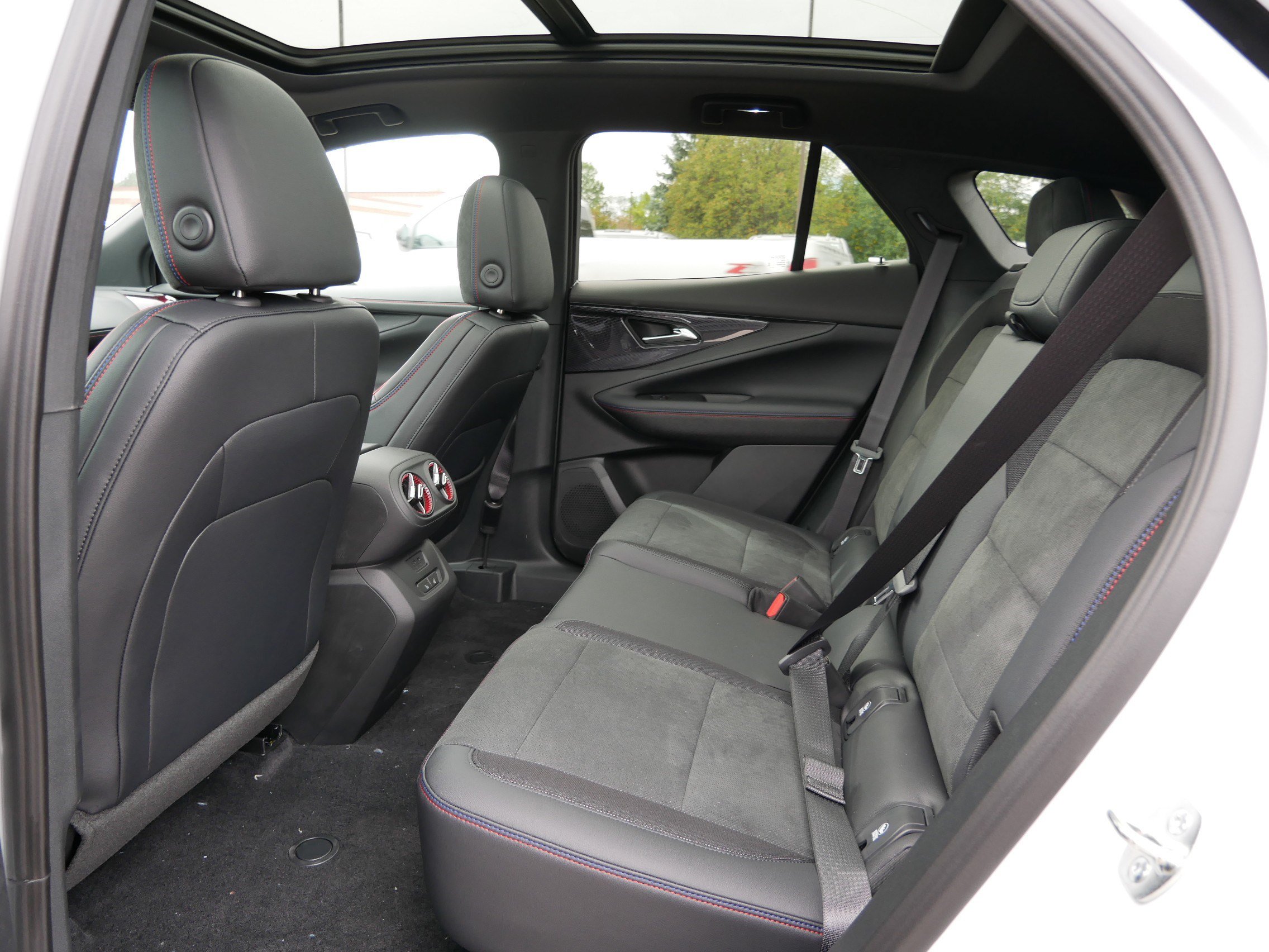 New 2027 Chevrolet Blazer EV RS AWD/4WD image 12