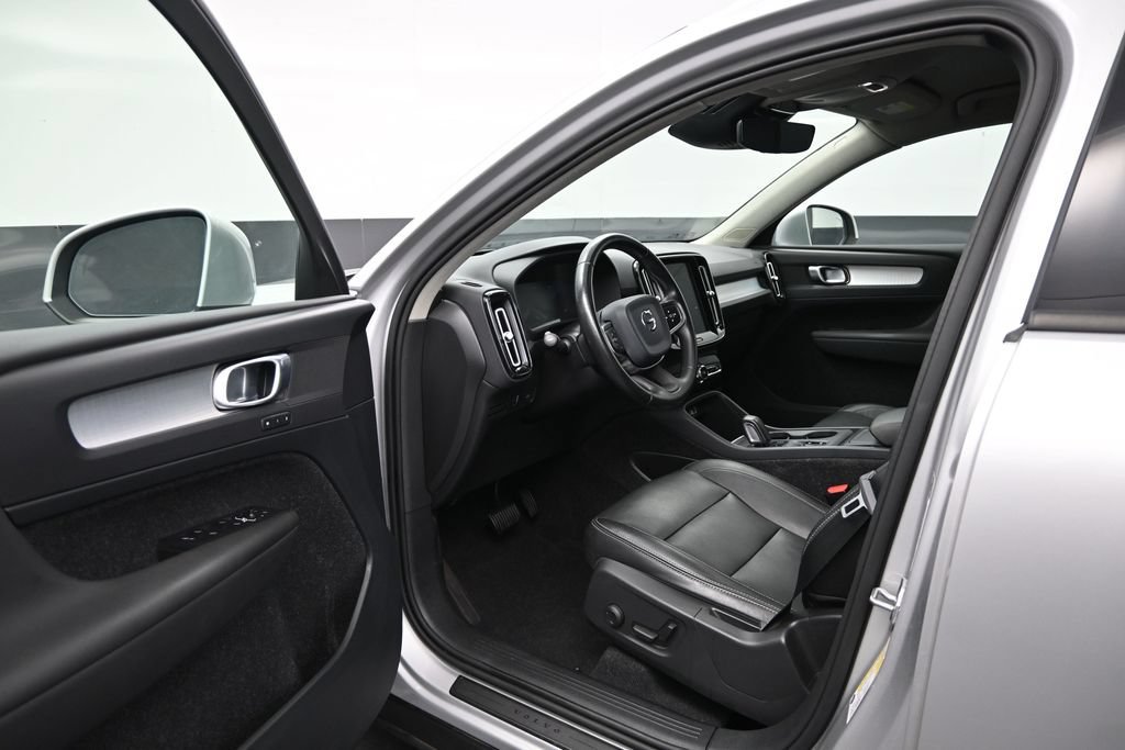 Used 2019 Volvo XC40 T5 Momentum AWD/4WD image 9
