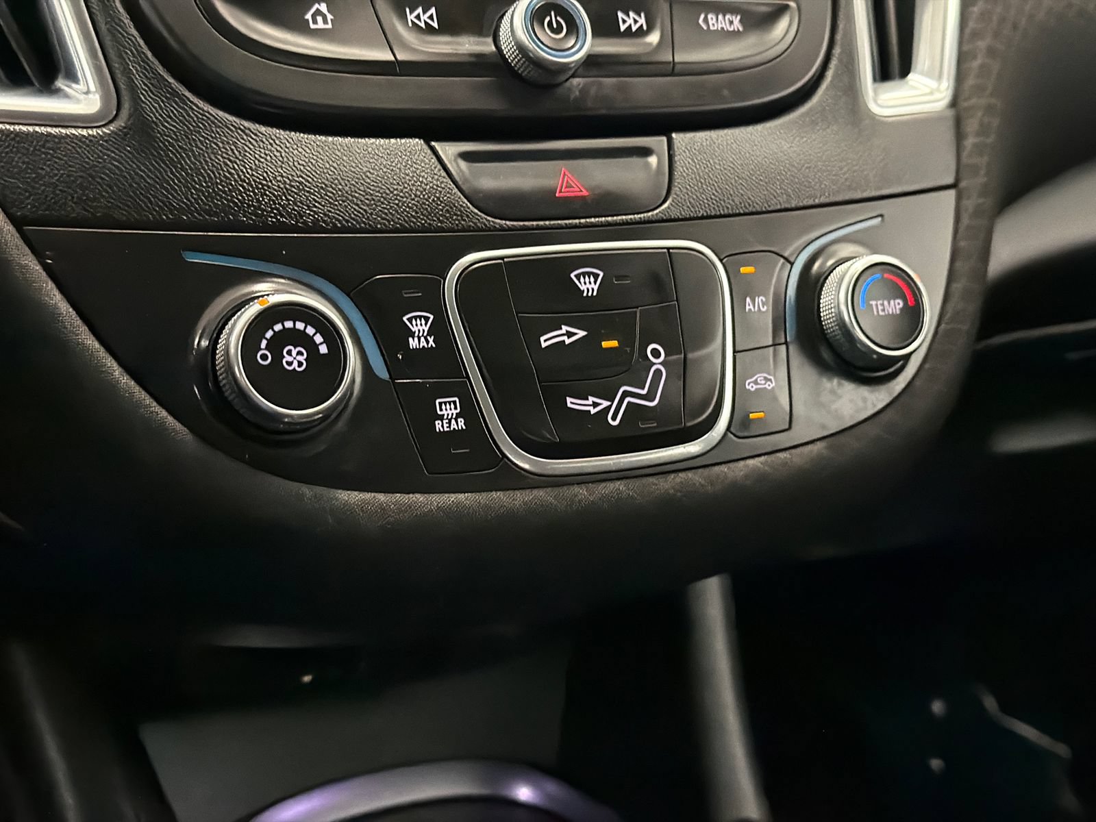 Used 2018 Chevrolet Malibu LT FWD image 19