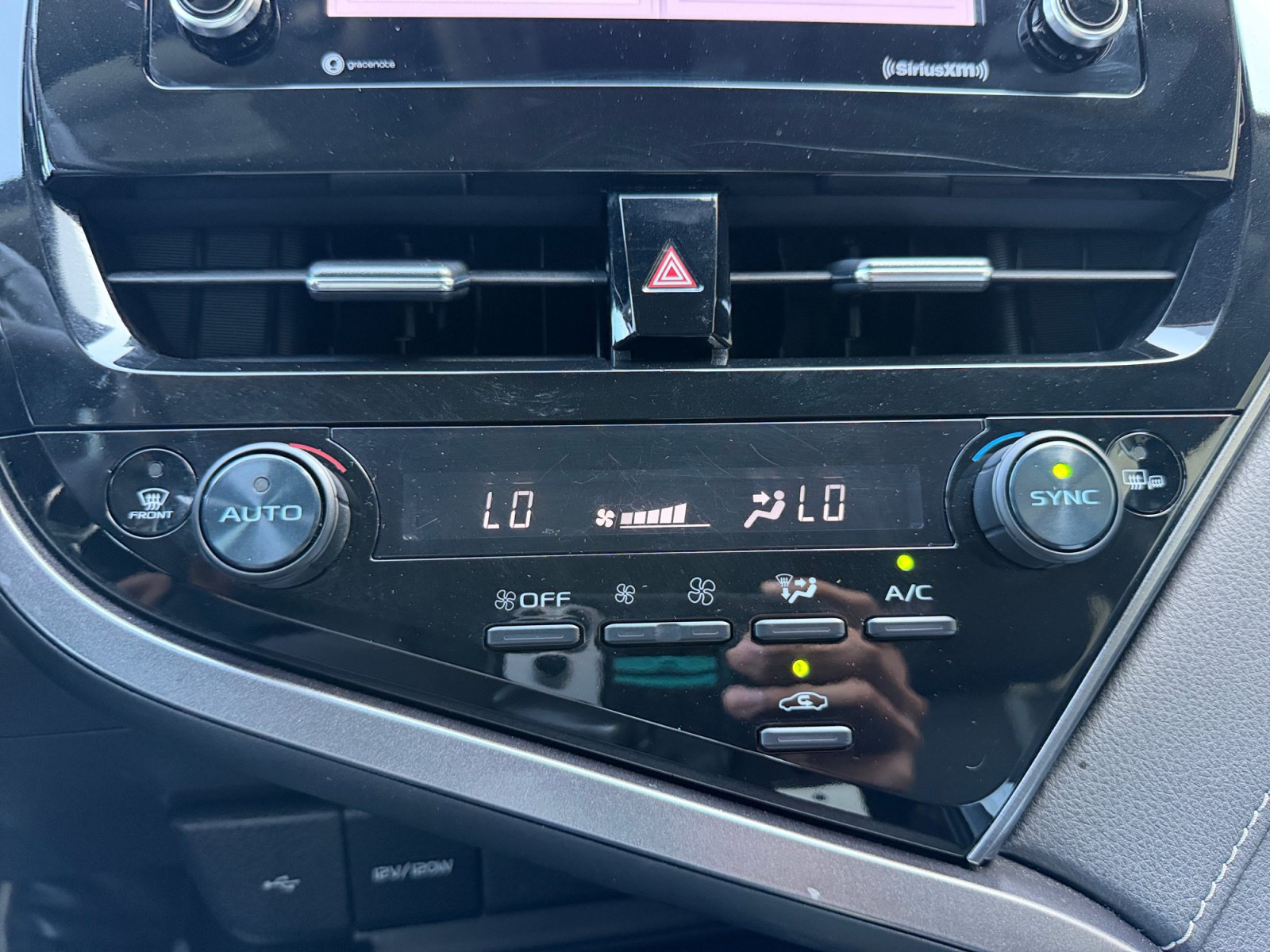 Used 2023 Toyota Camry SE FWD image 11