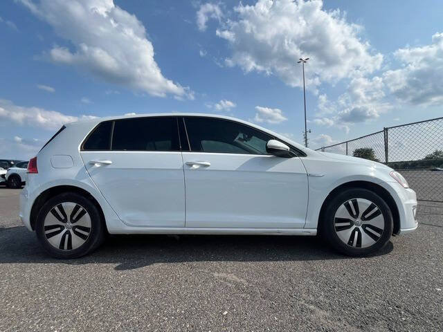 Used 2016 Volkswagen e-Golf SE FWD image 4