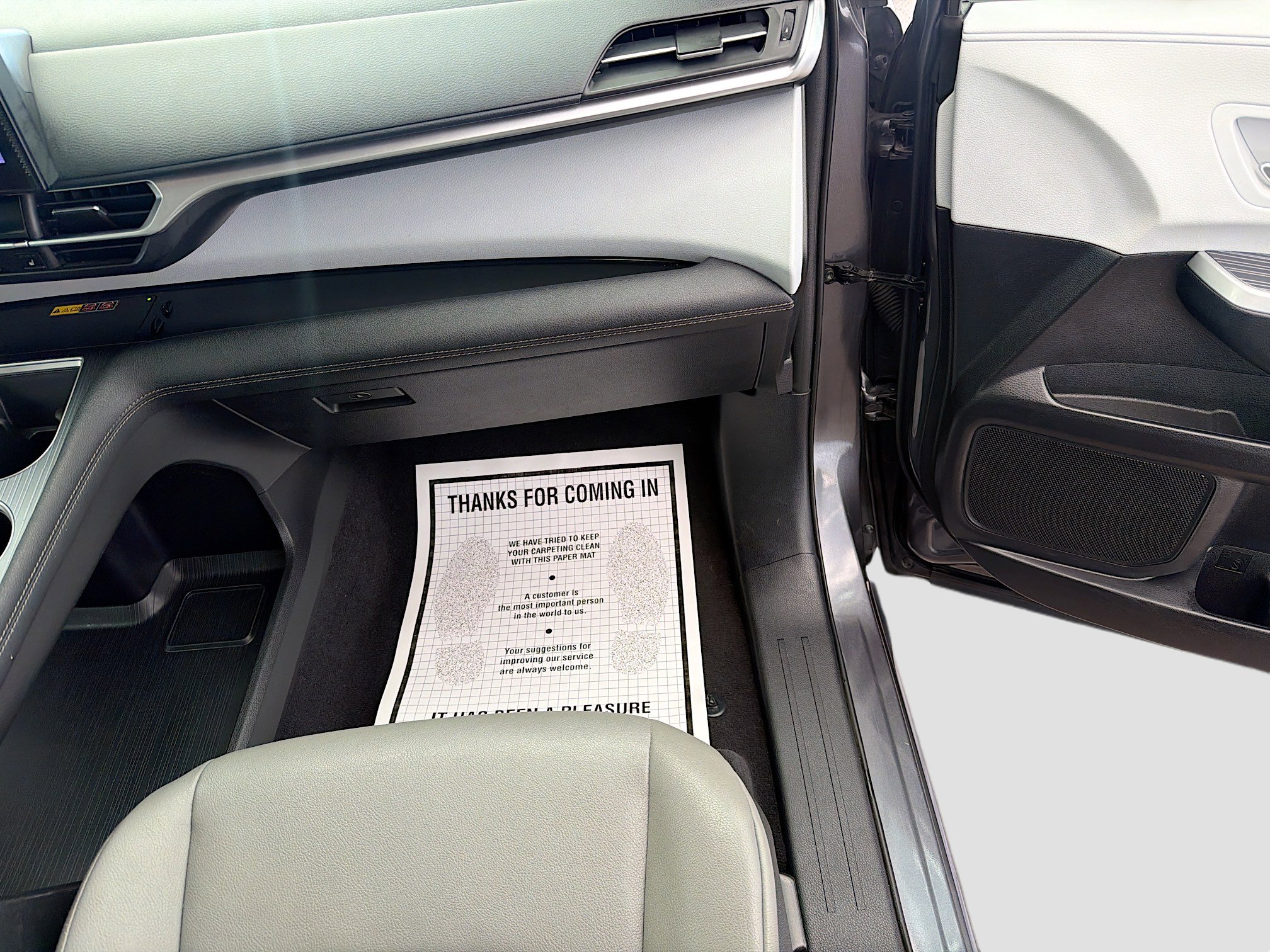 Used 2025 Toyota Sienna XLE image 17