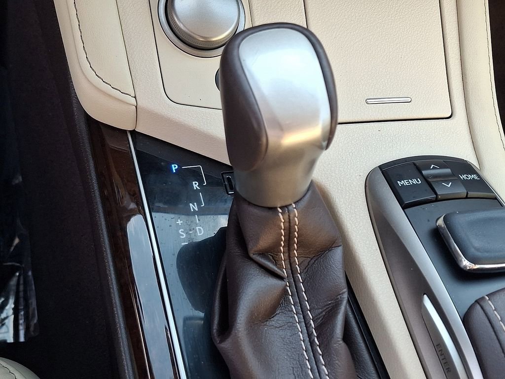 Used 2016 Lexus ES 350 w/ Luxury Package w/Wood Trim image 16