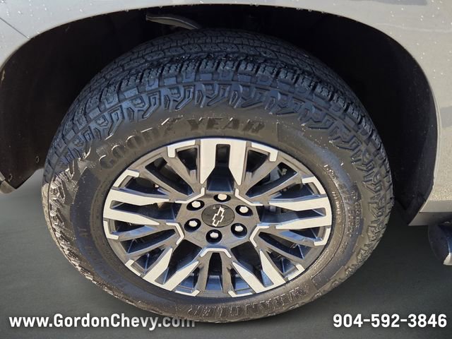 Certified 2025 Chevrolet Suburban Z71 AWD/4WD image 11