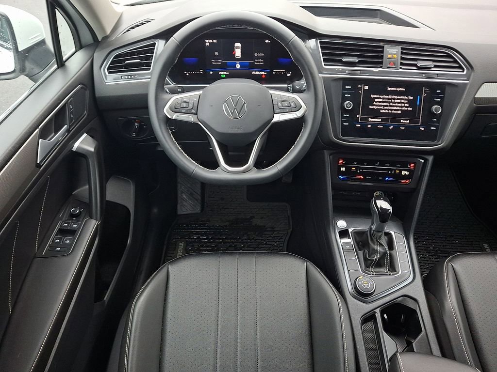Certified 2022 Volkswagen Tiguan SE AWD/4WD image 11