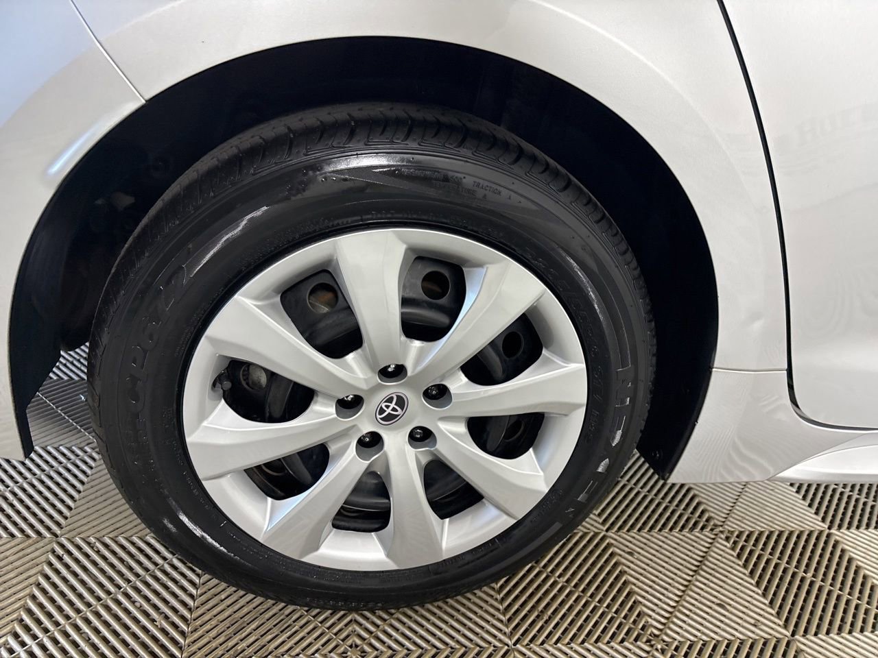 Used 2020 Toyota Corolla LE FWD image 30