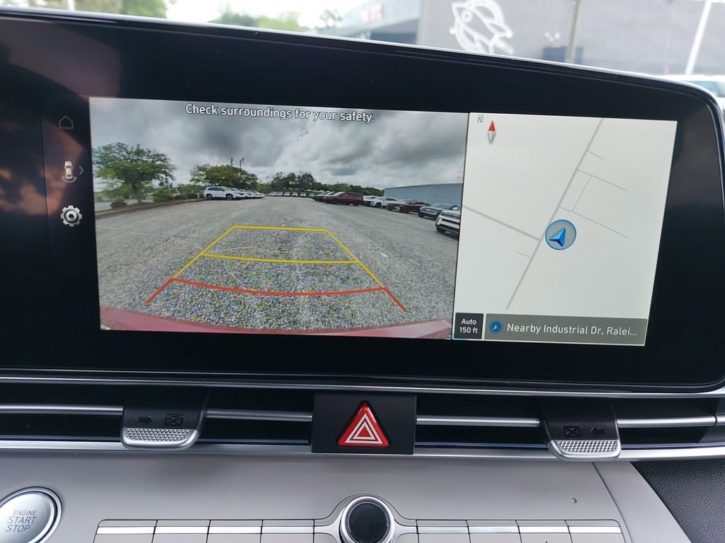 Certified 2025 Hyundai Elantra Limited FWD image 24