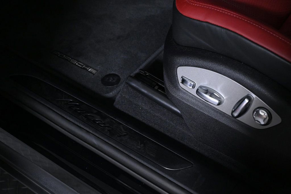 Certified 2025 Porsche Macan Turbo image 22