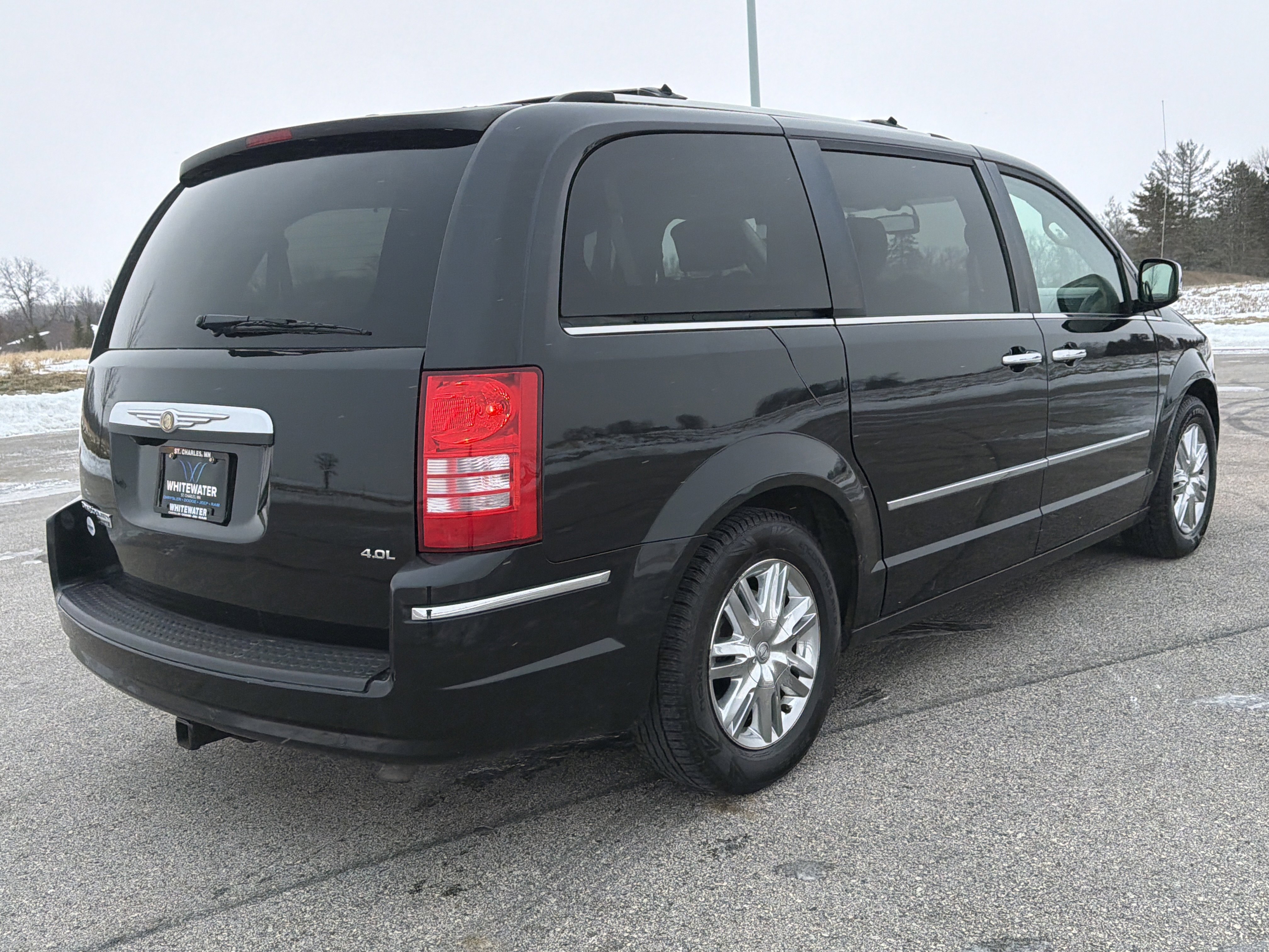 Used 2009 Chrysler Town & Country Limited w/ Entertainment Group #3 image 17