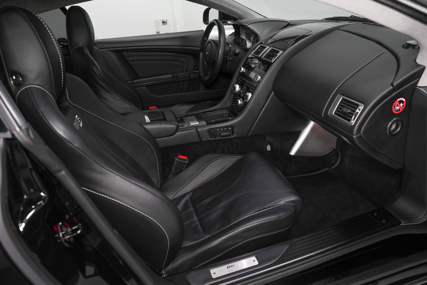 Used 2010 Aston Martin DBS Coupe image 24