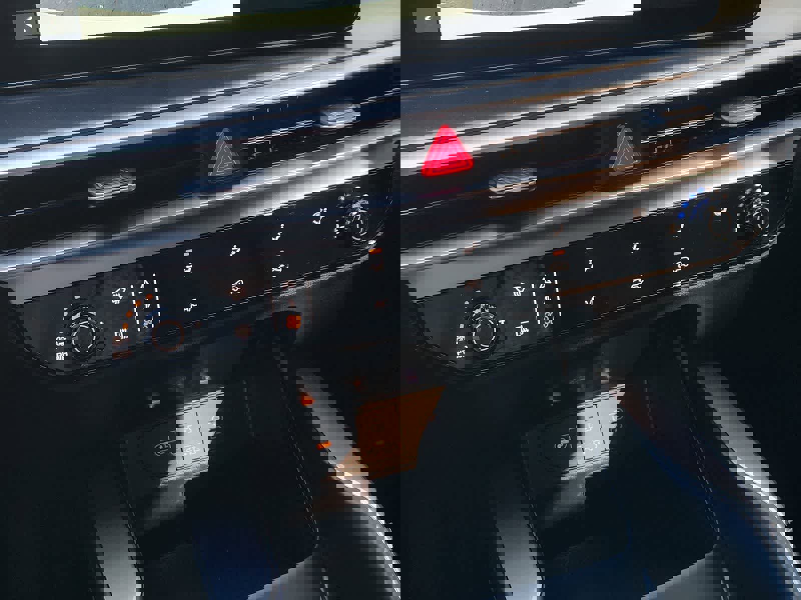 New 2026 Kia Sorento LX FWD image 16