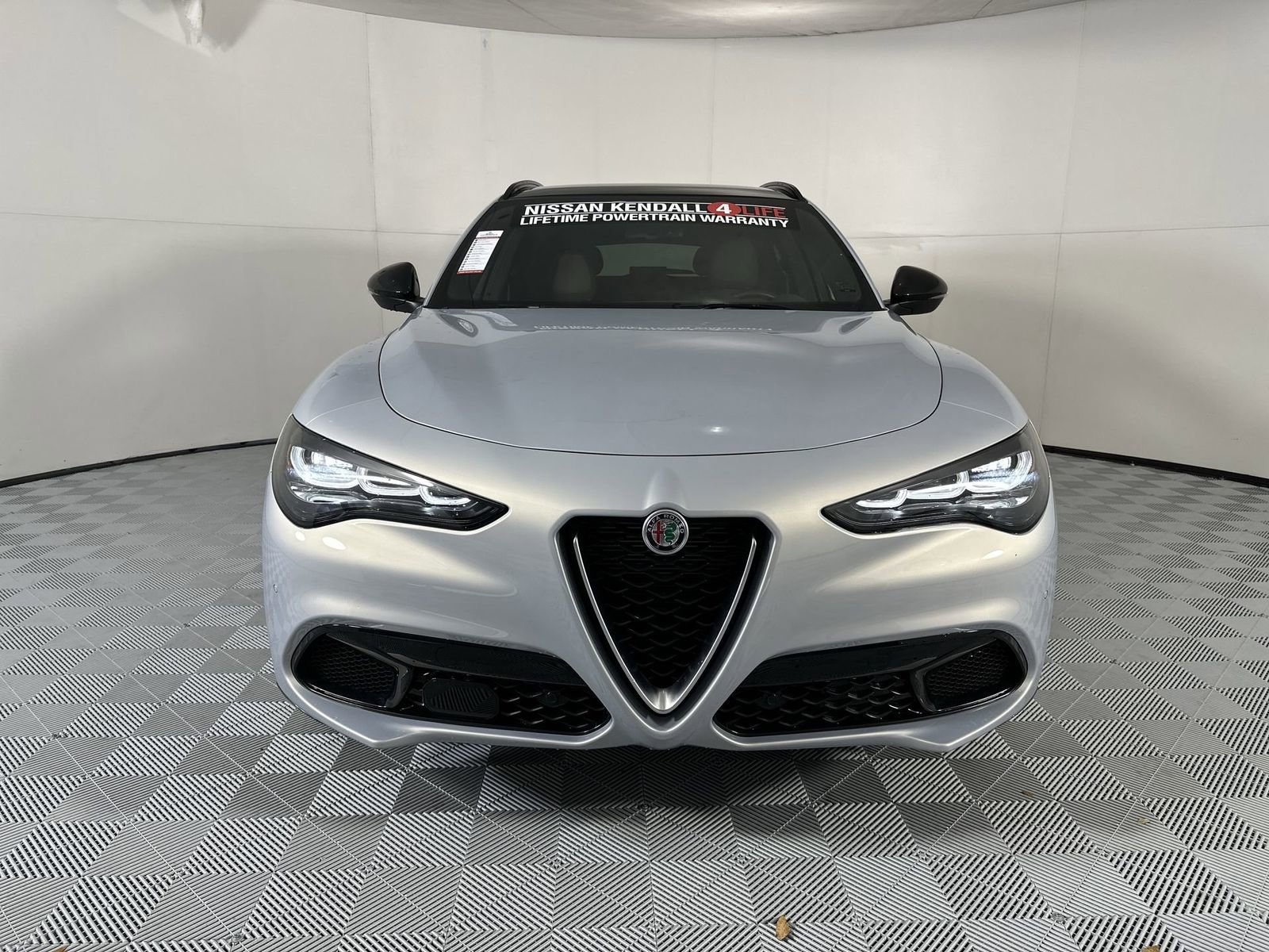 Used 2024 Alfa Romeo Stelvio Ti AWD/4WD image 3