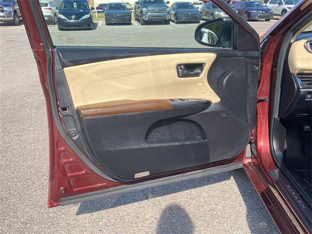 Used 2017 Toyota Avalon Limited image 18