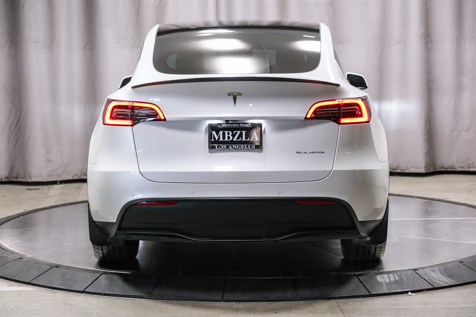 Used 2022 Tesla Model Y Long Range AWD/4WD image 3