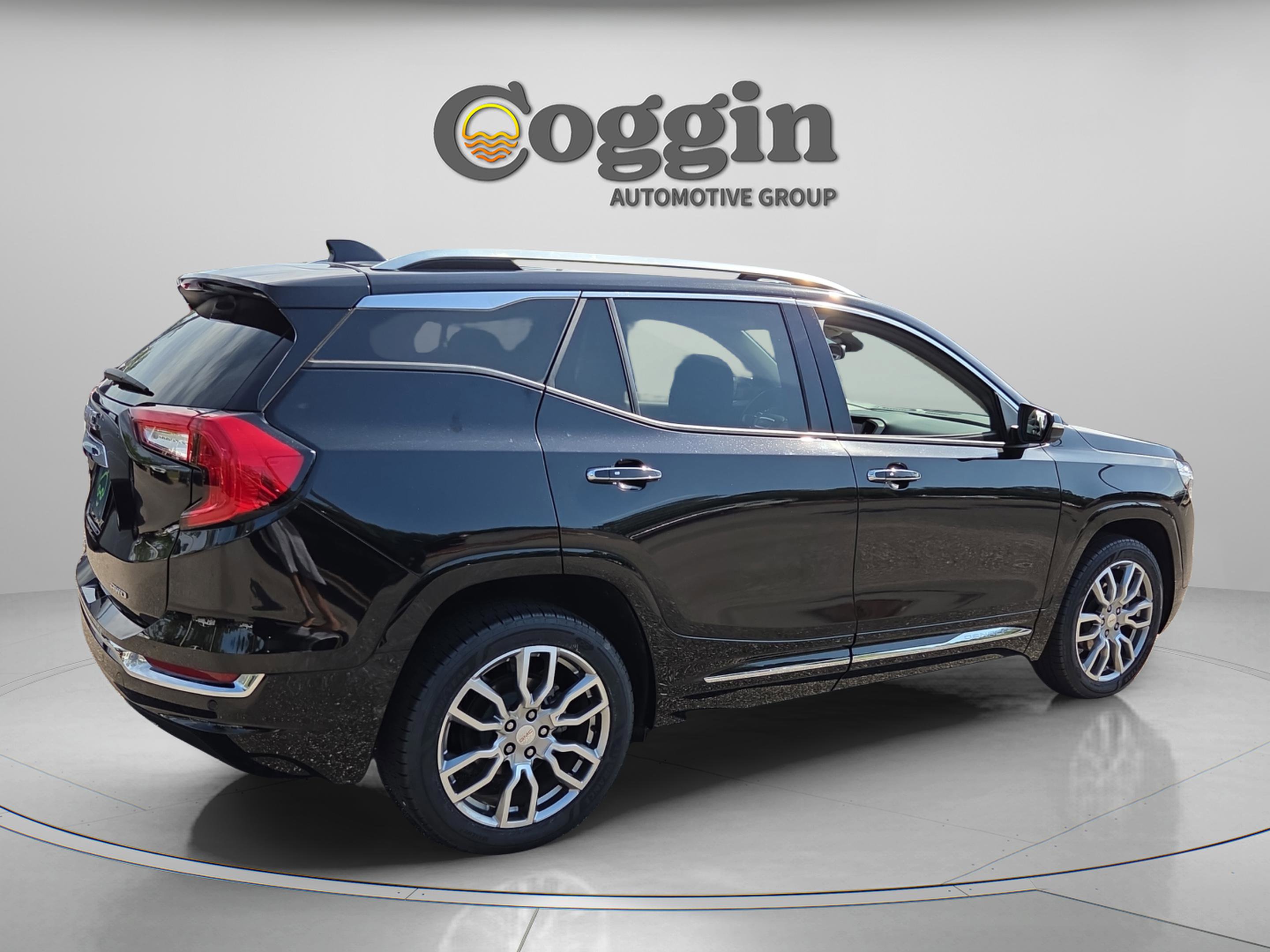 Used 2024 GMC Terrain Denali w/ Denali Premium Package AWD/4WD image 5